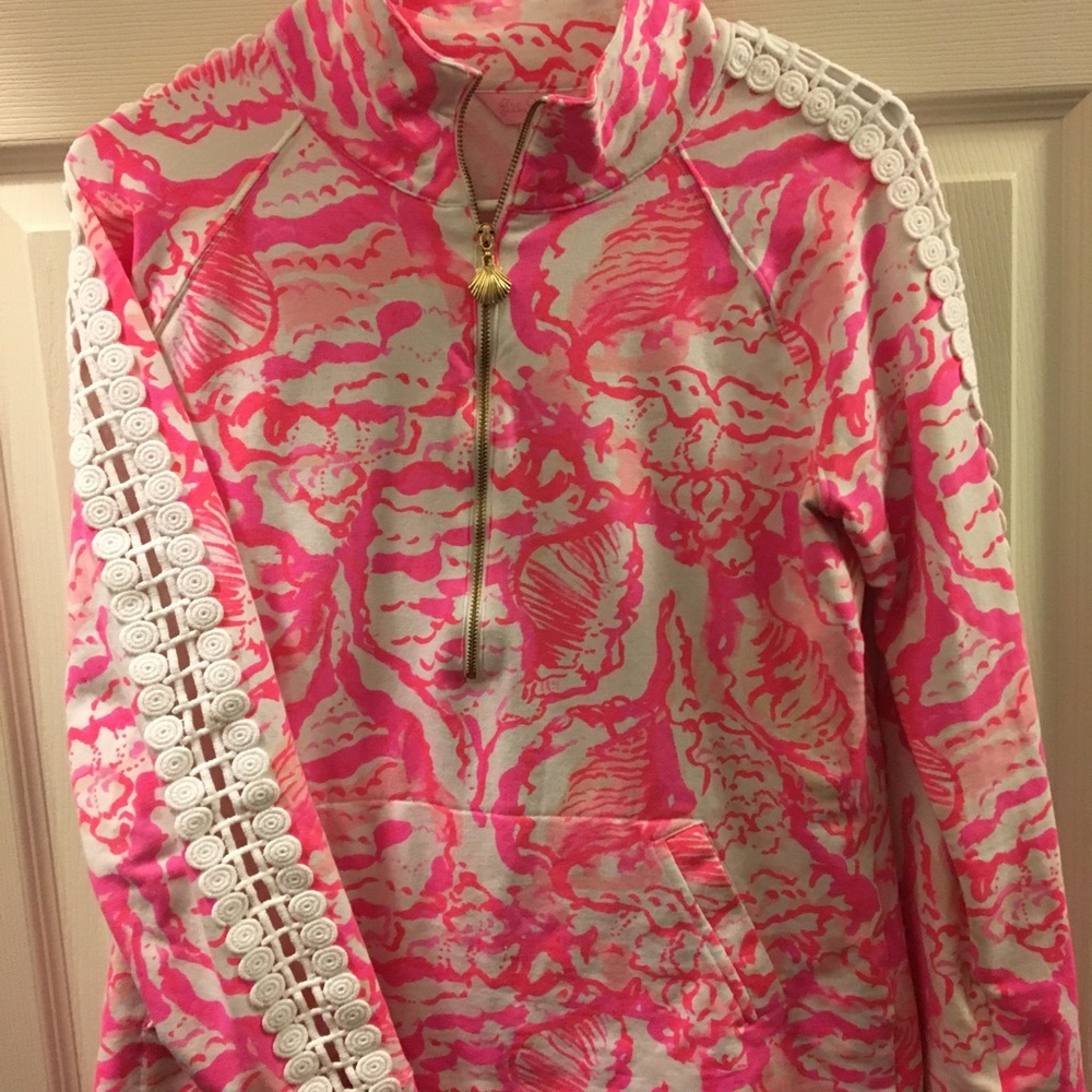 Lilly Pulitzer Popover with lace detailing on arm